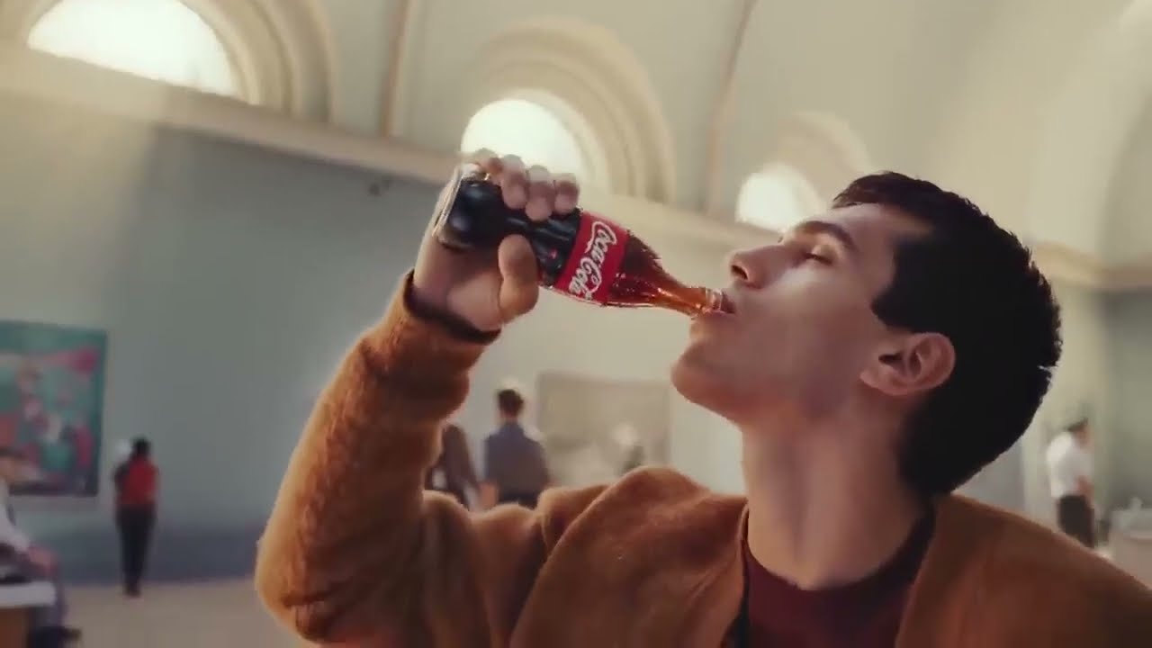 Coca-Cola lanza el primer comercial hecho 100% con IA y sí, es una obra maestra