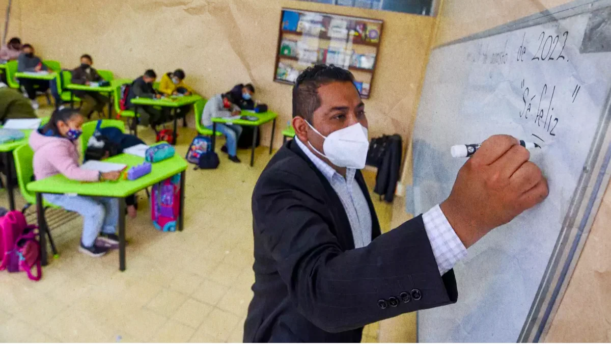 Día del Maestro: anuncian aumento de salario del 8.2% a docentes de México