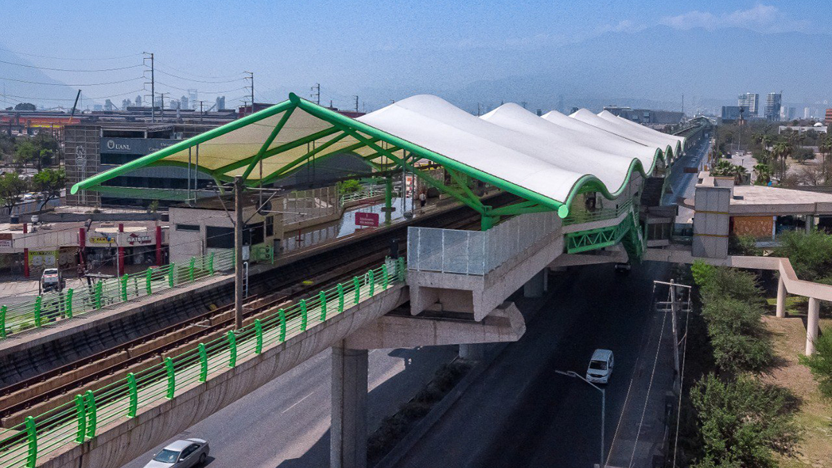 México acuerda con Kansas City Southern desarrollar tren de pasajeros en Monterrey