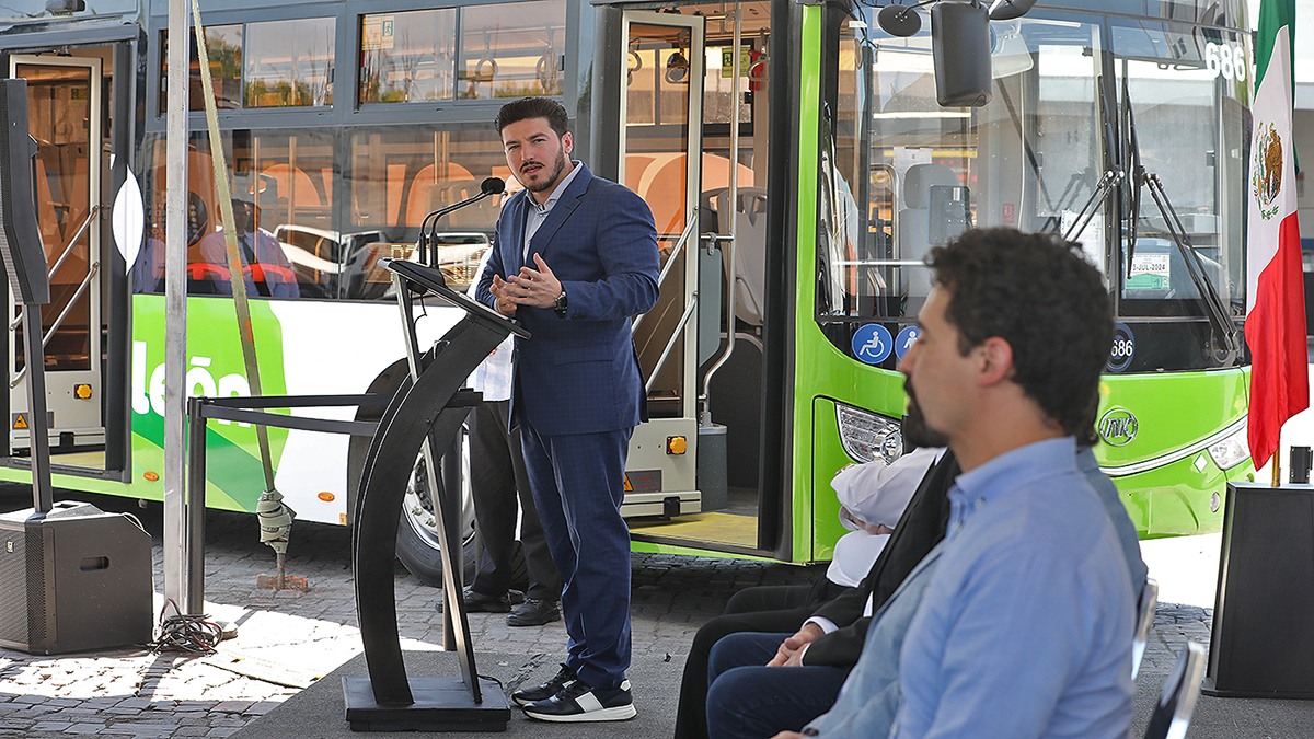Nuevo León lanza programa para renovar mil unidades de transporte